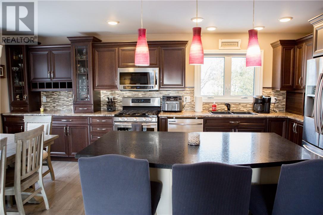 35 Spragge St, Manitowaning Property Listing MLS® 2115616