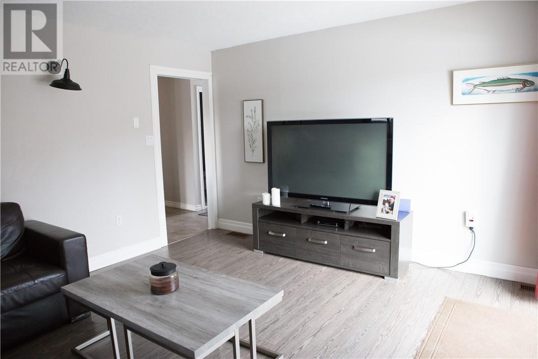 35 Spragge St, Manitowaning Property Listing MLS® 2115616