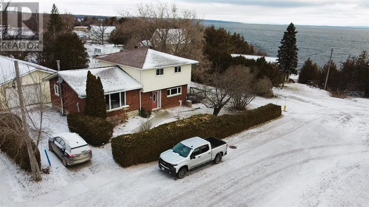 35 Spragge St, Manitowaning Property Listing MLS® 2115616