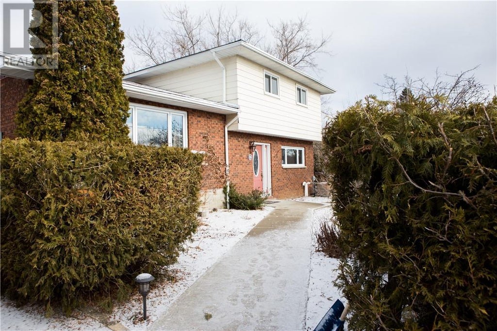 35 Spragge St, Manitowaning Property Listing MLS® 2115616