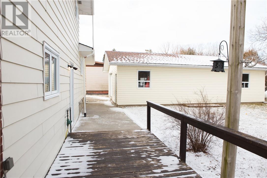 35 Spragge St, Manitowaning Property Listing MLS® 2115616