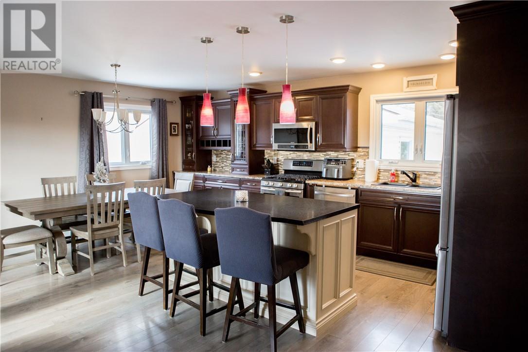 35 Spragge St, Manitowaning Property Listing MLS® 2115616