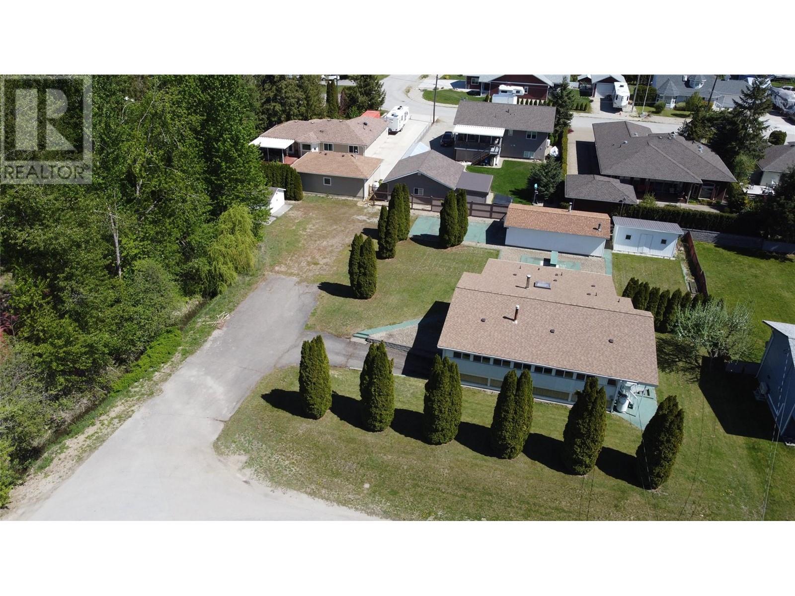 441 Oak Avenue. Sicamous, British Columbia