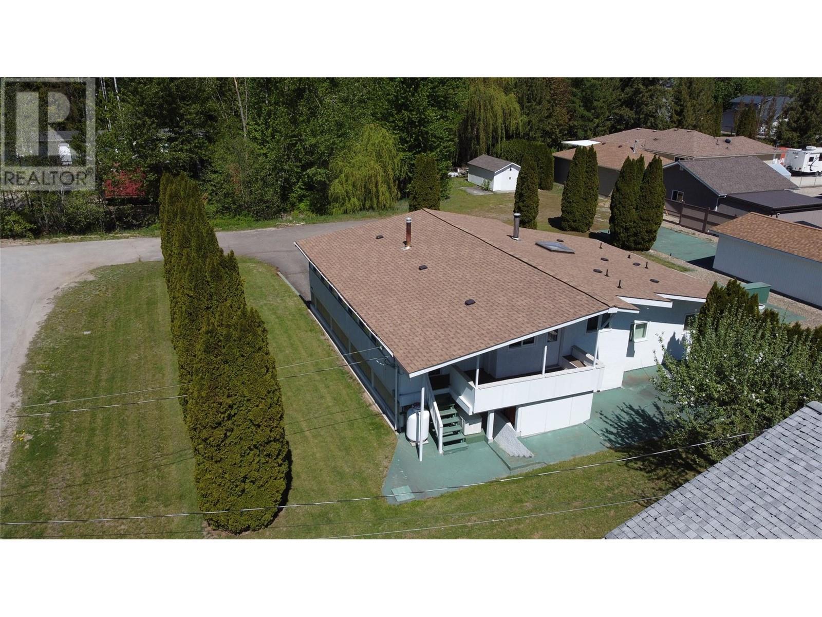 441 Oak Avenue. Sicamous, British Columbia
