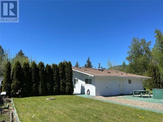 441 Oak Avenue. Sicamous, British Columbia