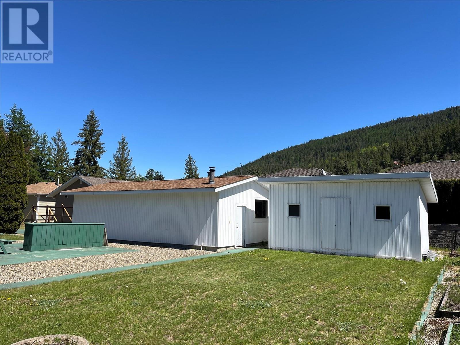 441 Oak Avenue. Sicamous, British Columbia