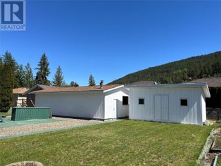 441 Oak Avenue. Sicamous, British Columbia