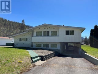 441 Oak Avenue. Sicamous, British Columbia