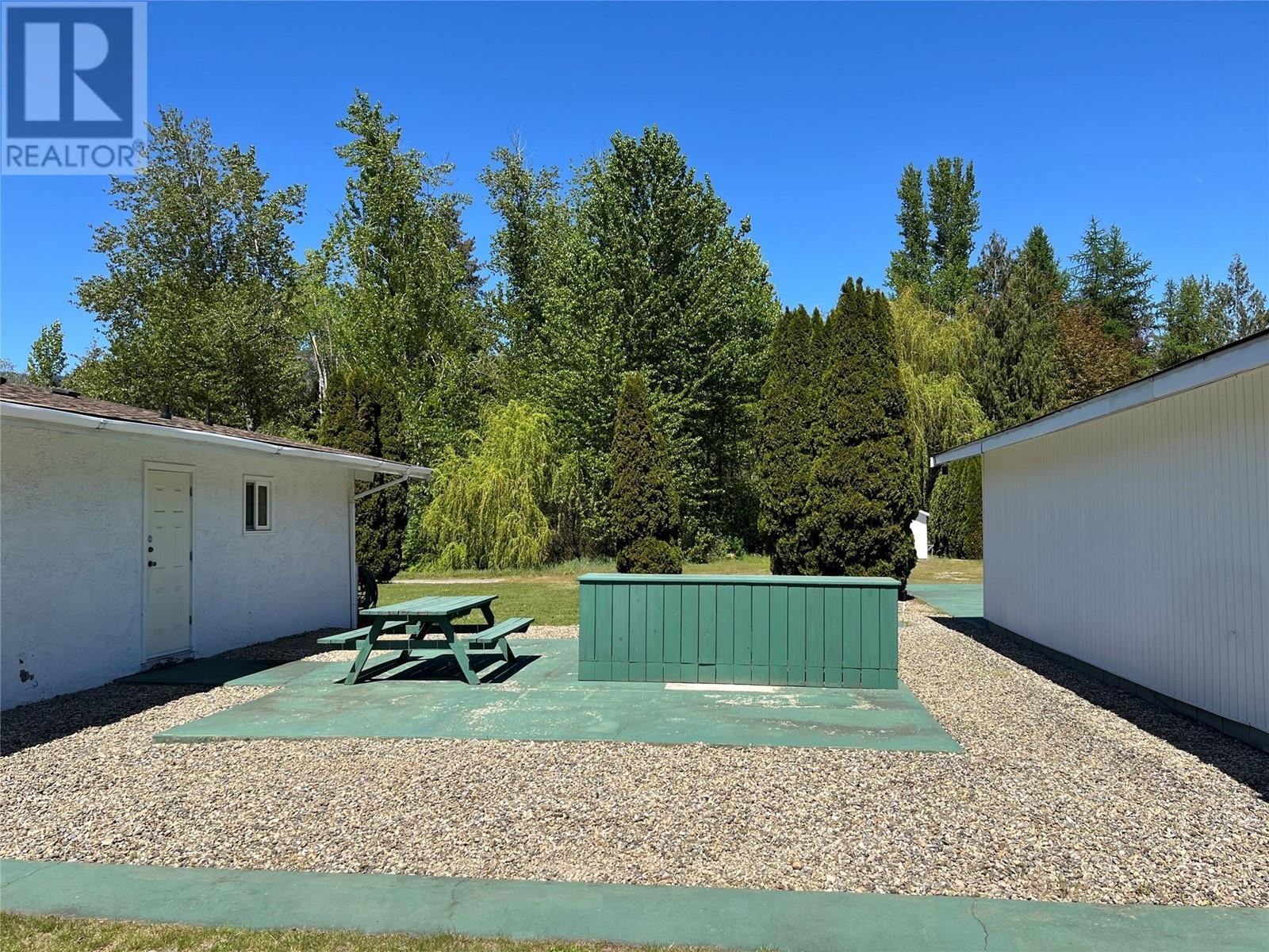 441 Oak Avenue. Sicamous, British Columbia