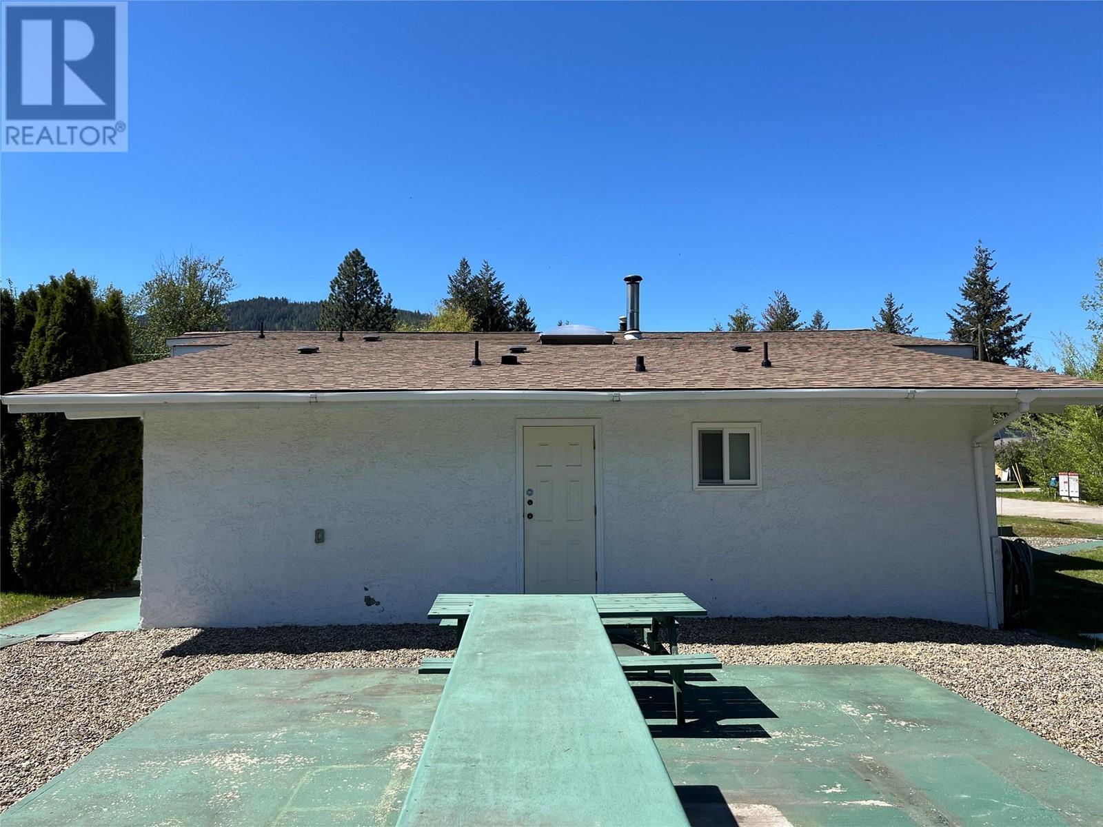 441 Oak Avenue. Sicamous, British Columbia