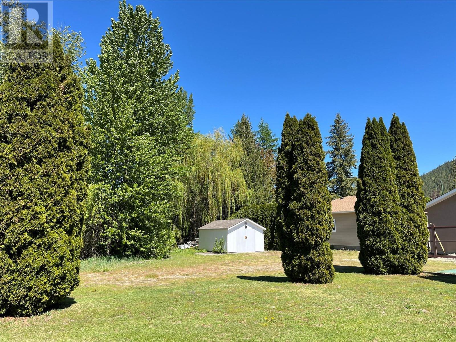 441 Oak Avenue. Sicamous, British Columbia