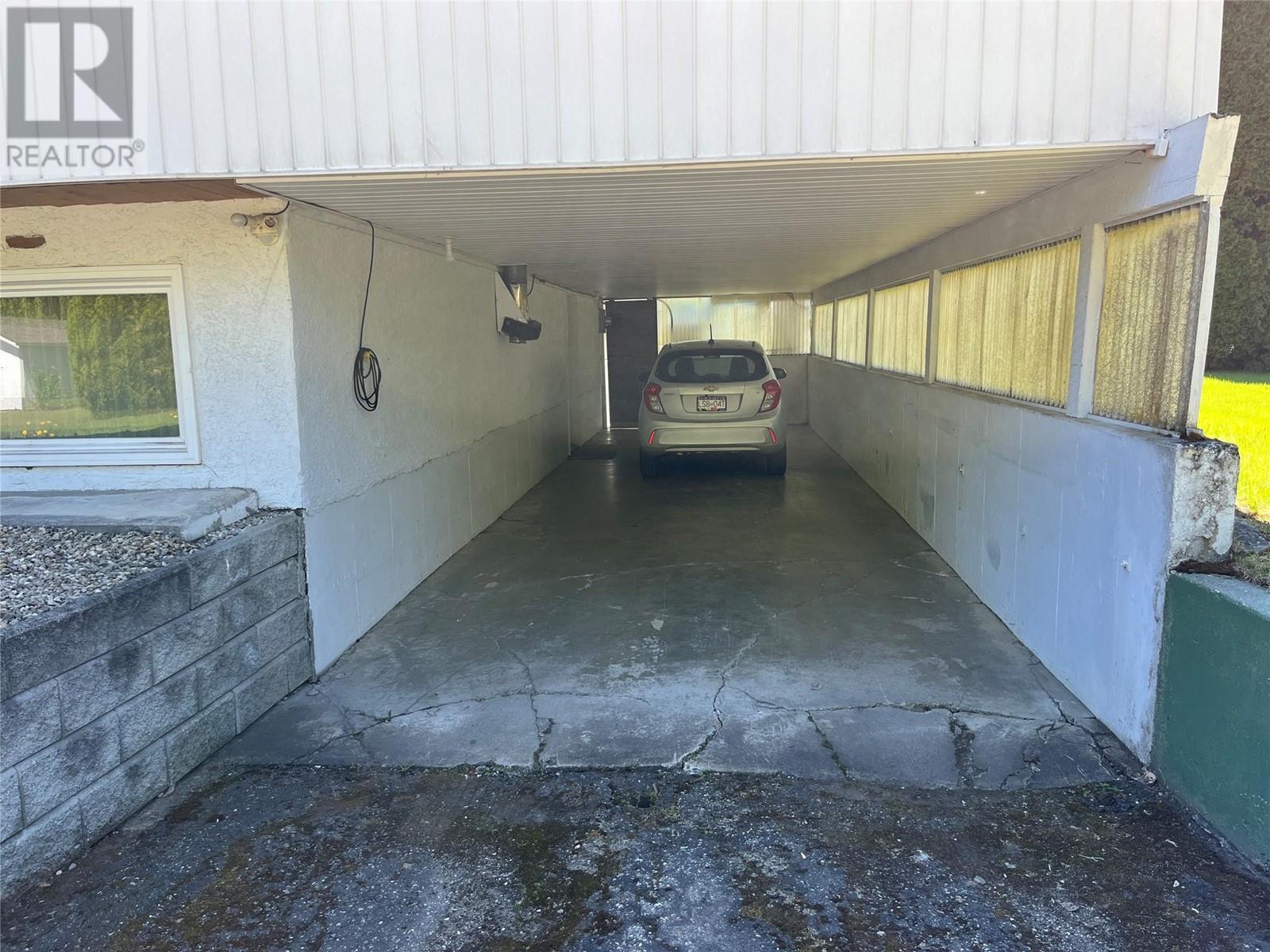 441 Oak Avenue. Sicamous, British Columbia