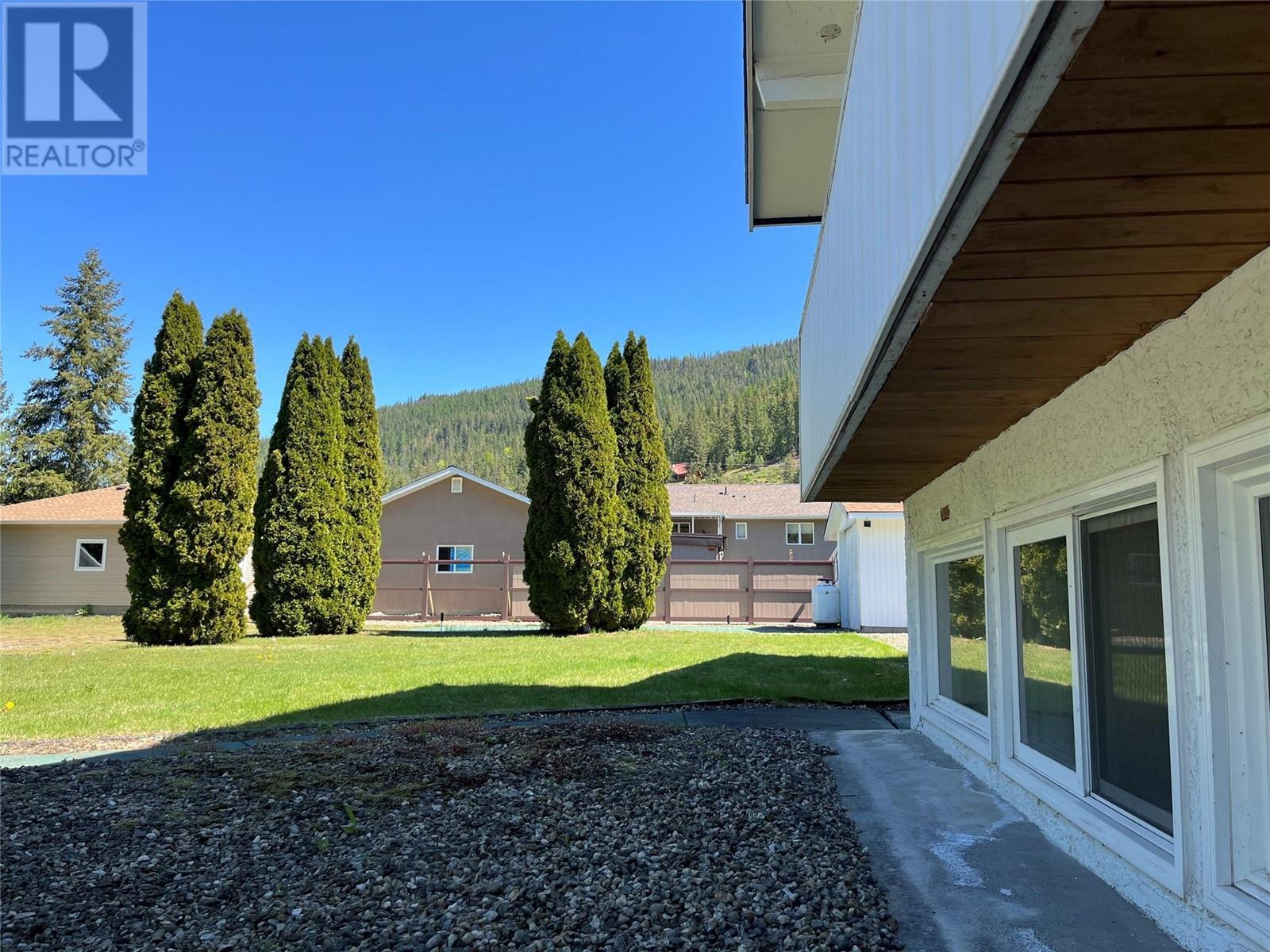 441 Oak Avenue. Sicamous, British Columbia