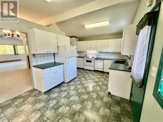 441 Oak Avenue. Sicamous, British Columbia