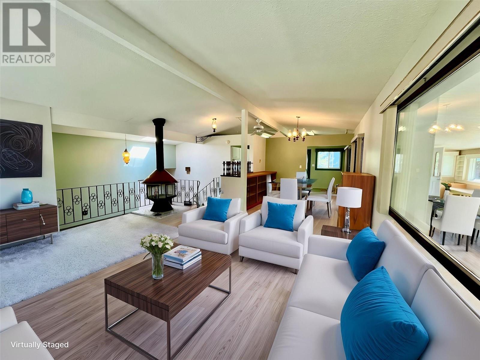 441 Oak Avenue. Sicamous, British Columbia