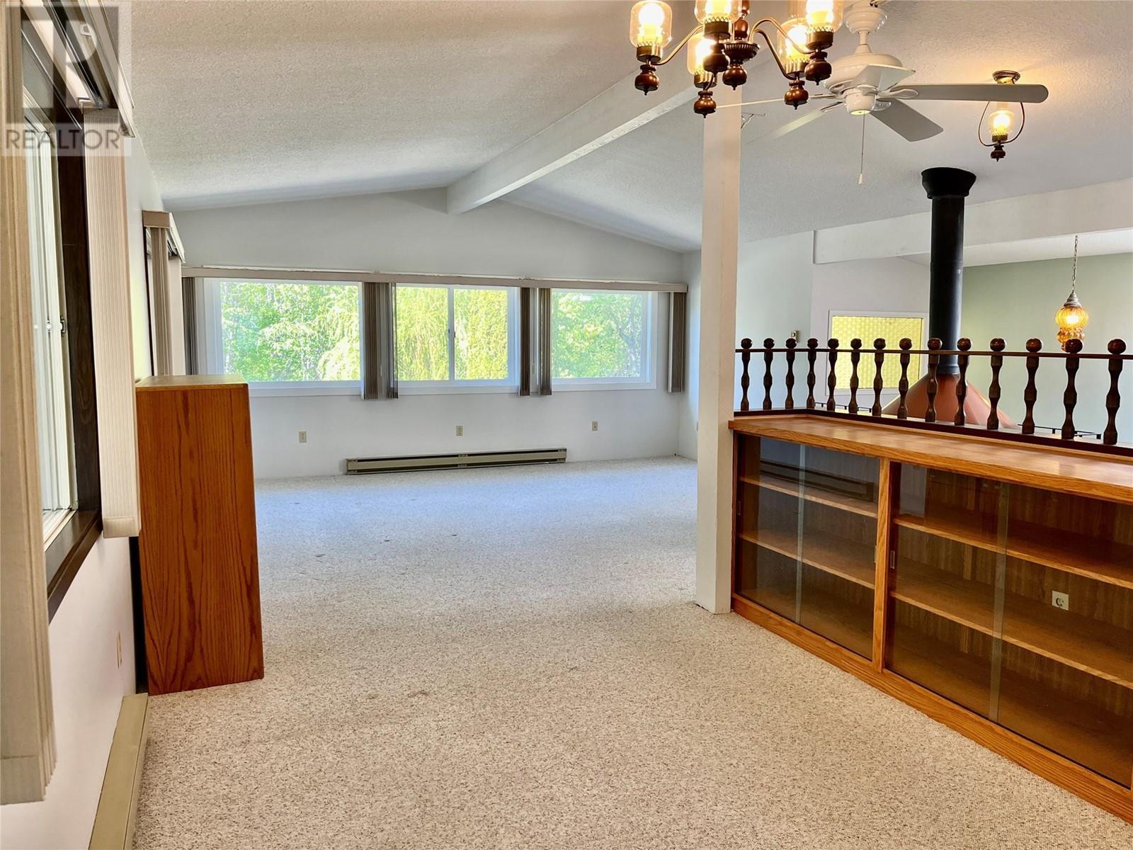 441 Oak Avenue. Sicamous, British Columbia