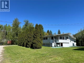 441 Oak Avenue. Sicamous, British Columbia