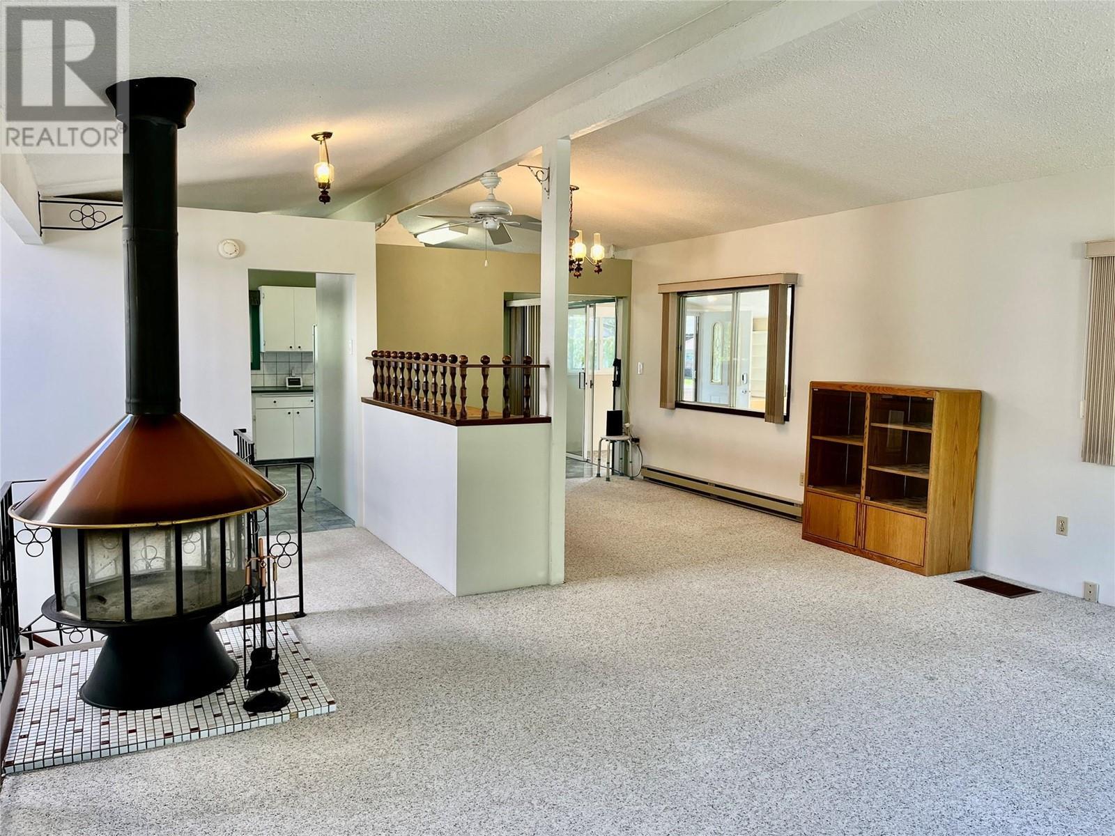 441 Oak Avenue. Sicamous, British Columbia