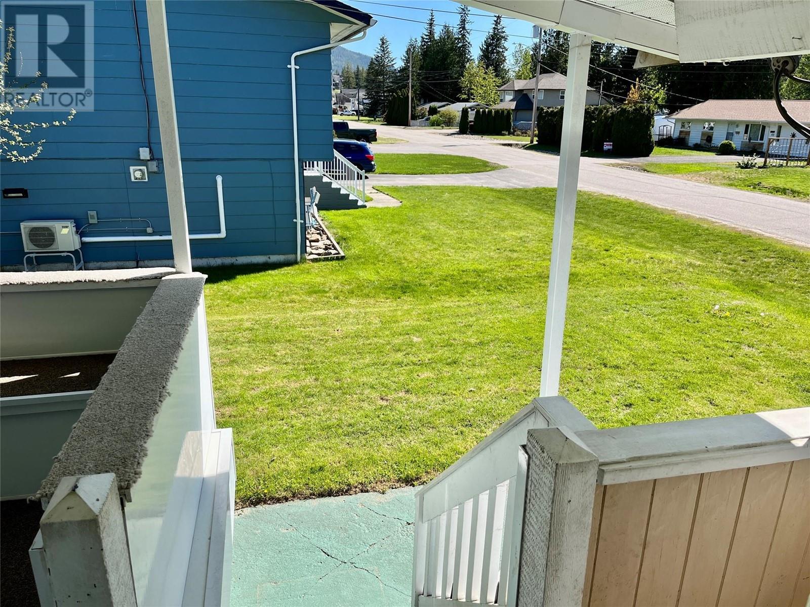 441 Oak Avenue. Sicamous, British Columbia