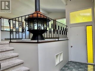 441 Oak Avenue. Sicamous, British Columbia