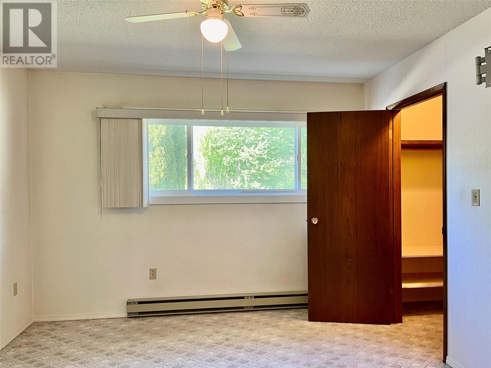 441 Oak Avenue. Sicamous, British Columbia