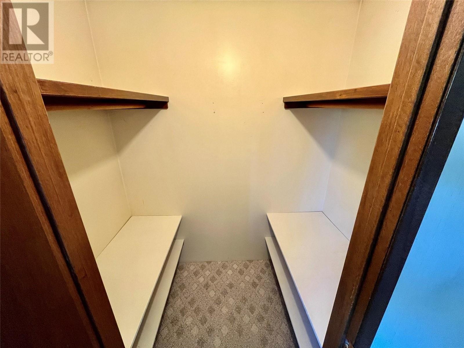 441 Oak Avenue. Sicamous, British Columbia