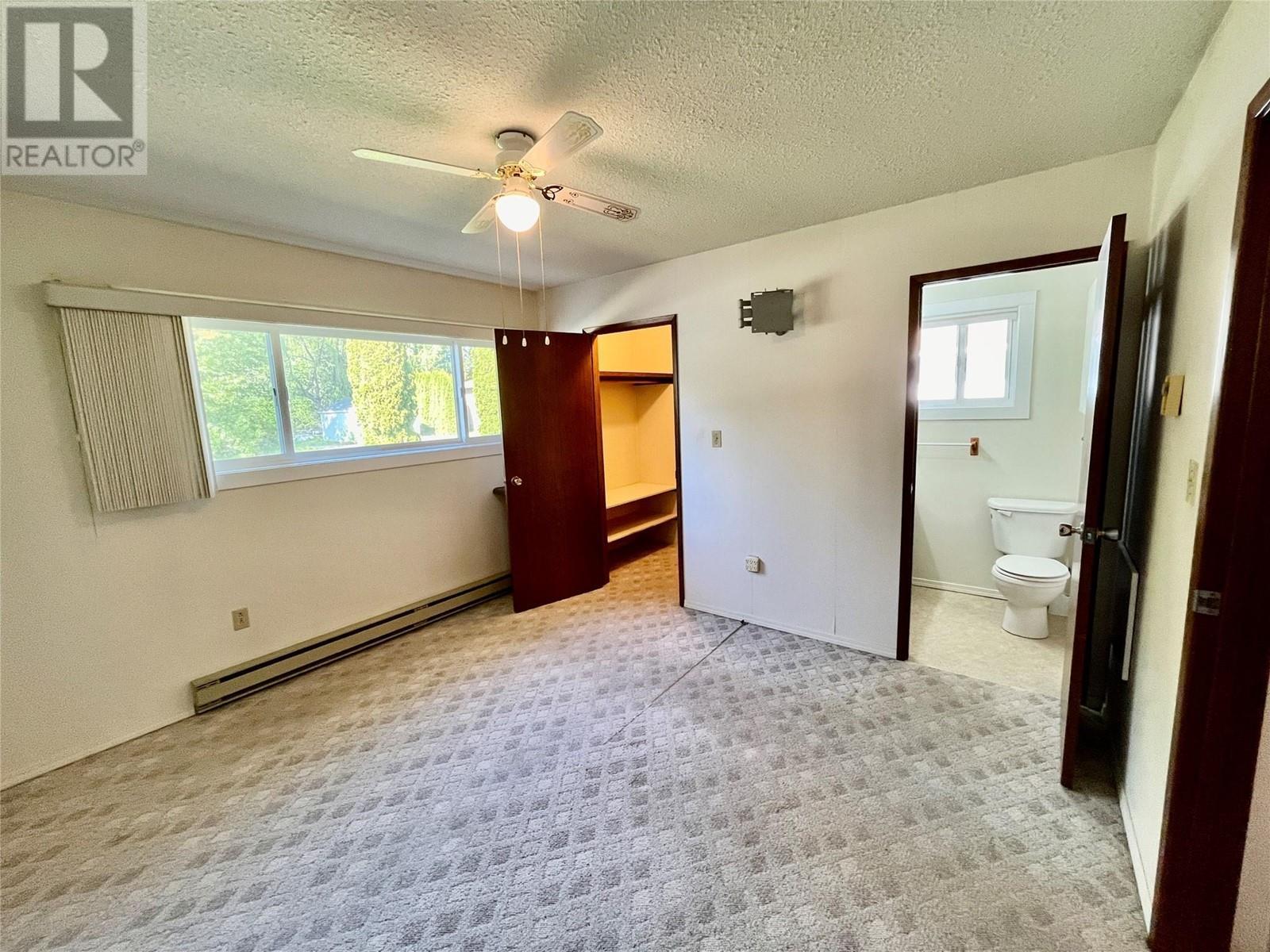 441 Oak Avenue. Sicamous, British Columbia