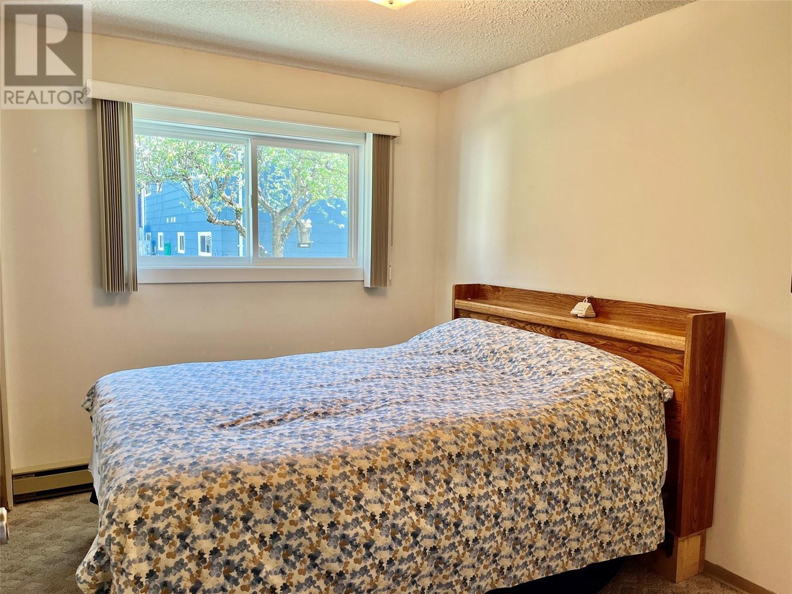 441 Oak Avenue. Sicamous, British Columbia