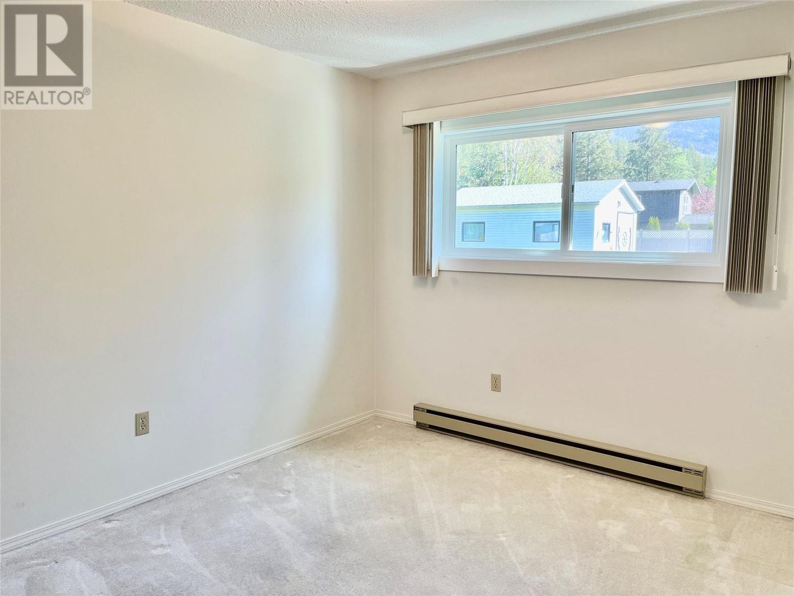 441 Oak Avenue. Sicamous, British Columbia