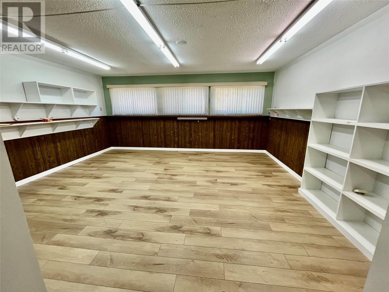 441 Oak Avenue. Sicamous, British Columbia