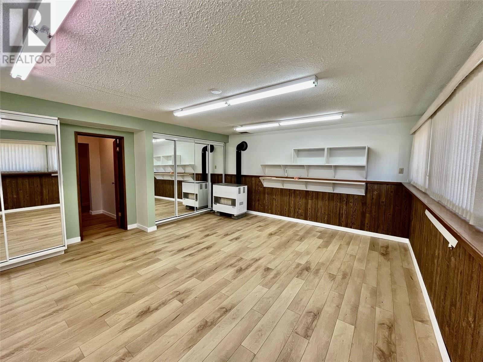 441 Oak Avenue. Sicamous, British Columbia