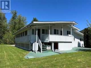 441 Oak Avenue. Sicamous, British Columbia