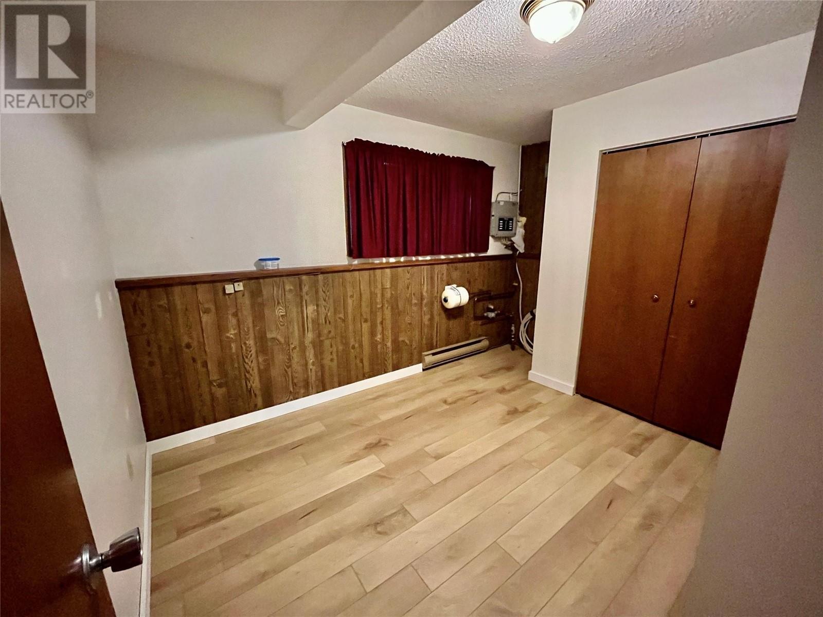 441 Oak Avenue. Sicamous, British Columbia