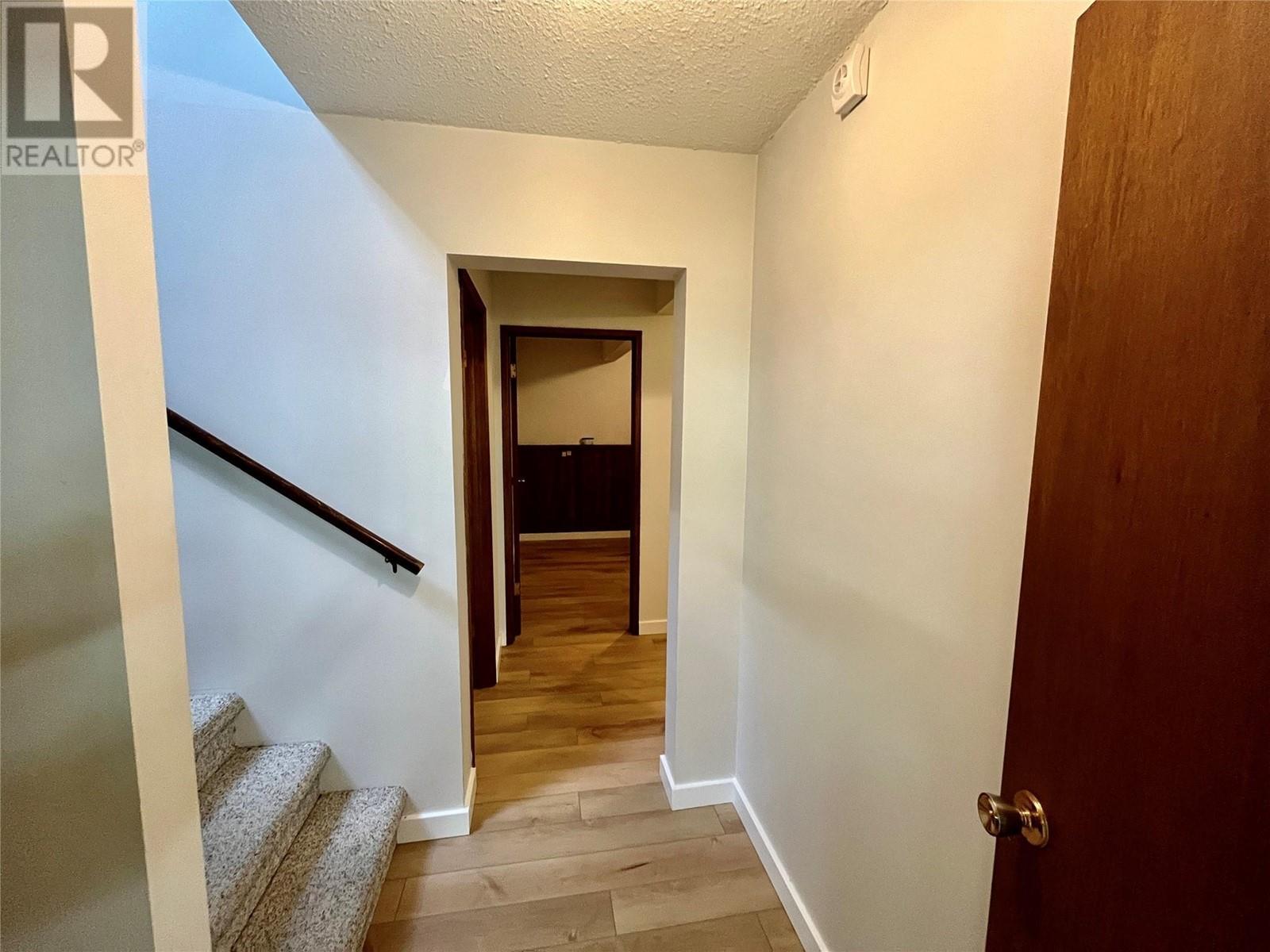 441 Oak Avenue. Sicamous, British Columbia