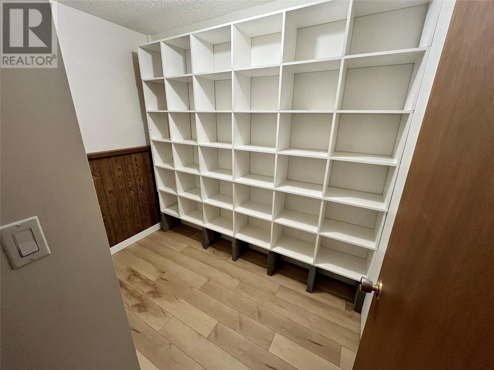 441 Oak Avenue. Sicamous, British Columbia