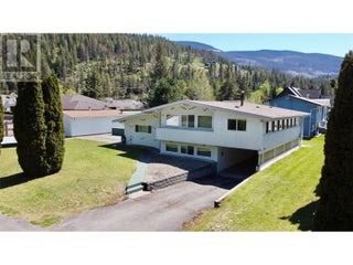 441 Oak Avenue. Sicamous, British Columbia