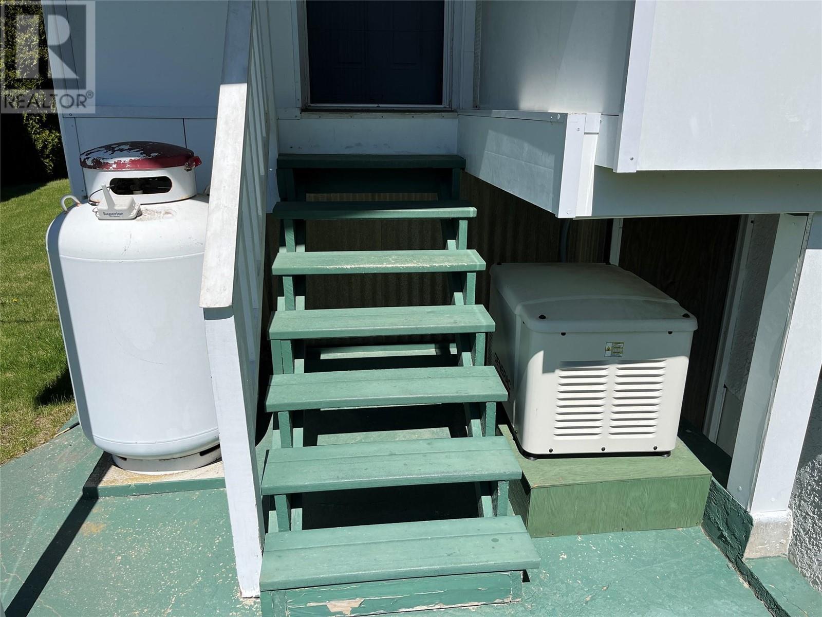 441 Oak Avenue. Sicamous, British Columbia