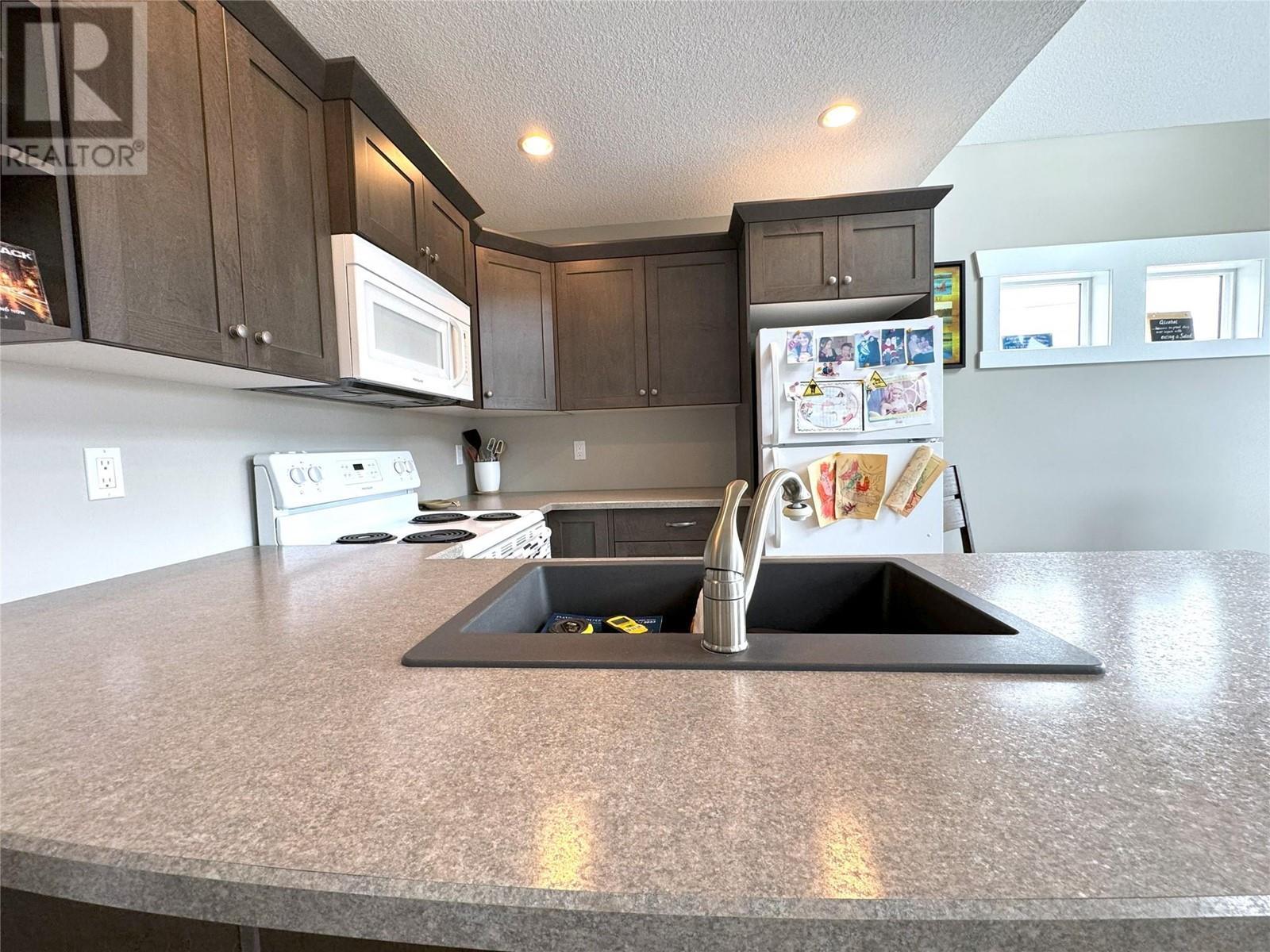 6862 Madrid Way. Kelowna, British Columbia