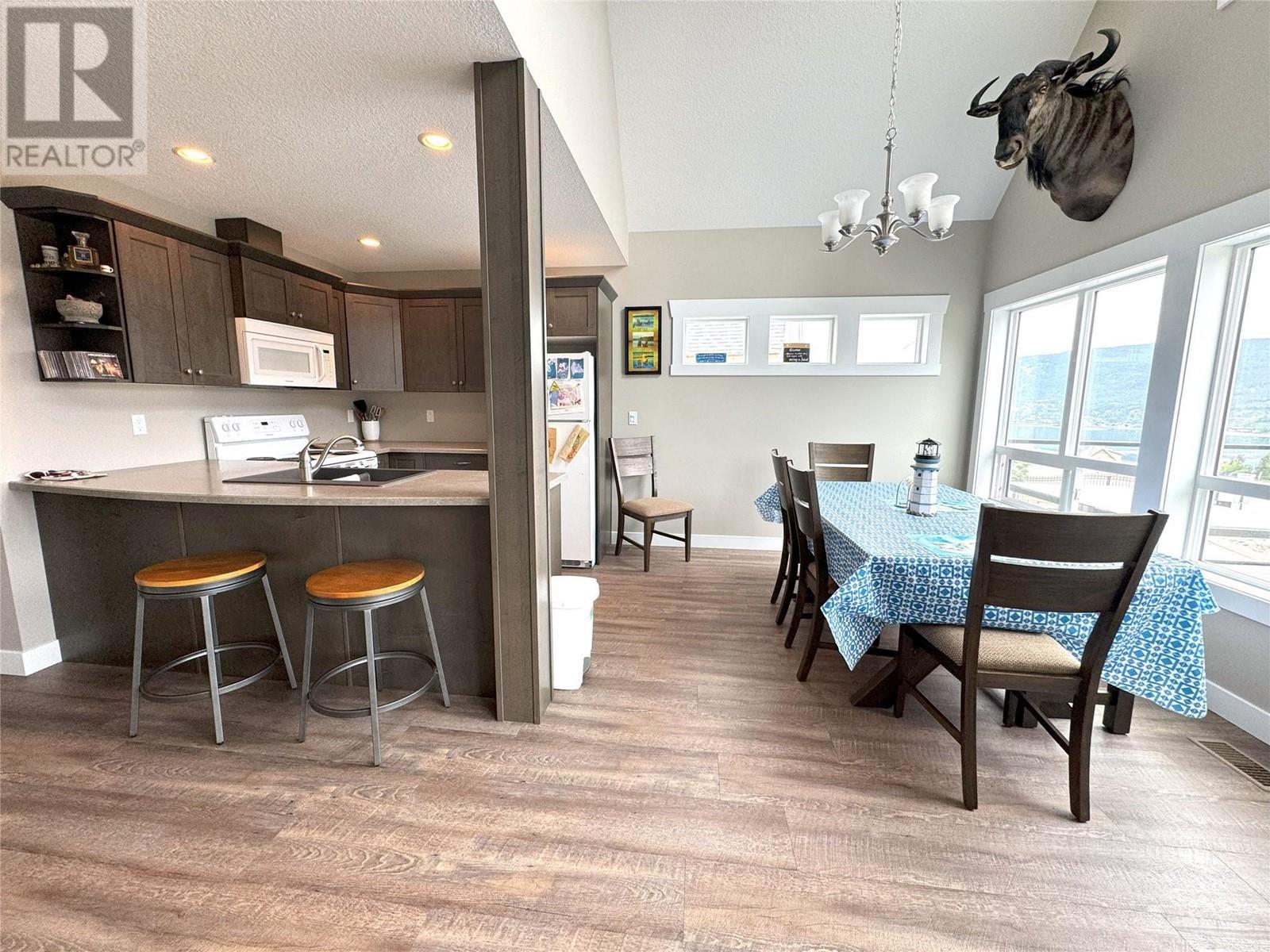 6862 Madrid Way. Kelowna, British Columbia