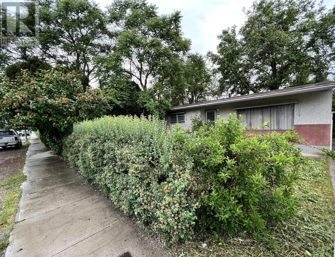 864 Lawson Avenue. Kelowna, British Columbia