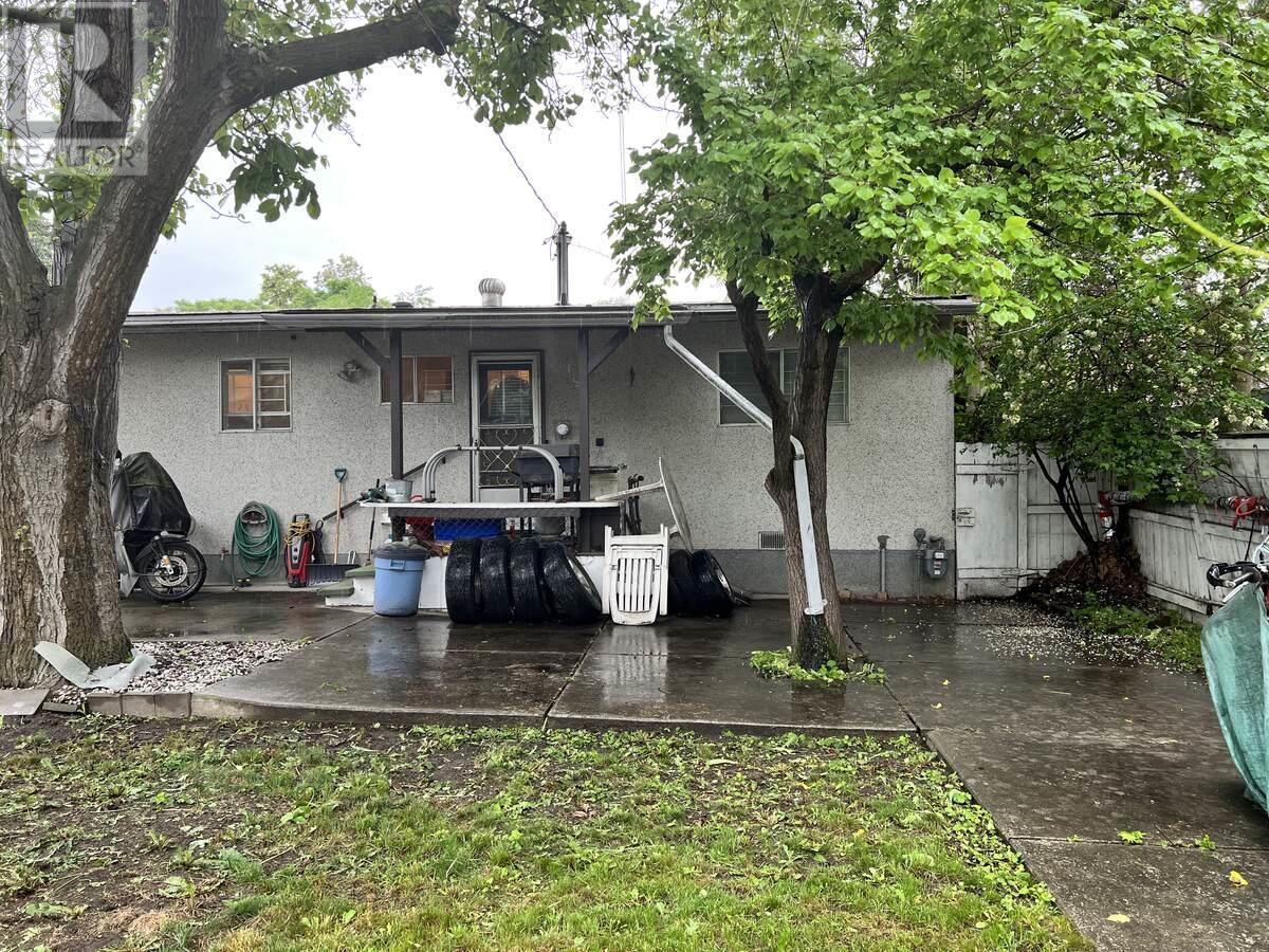 864 Lawson Avenue. Kelowna, British Columbia