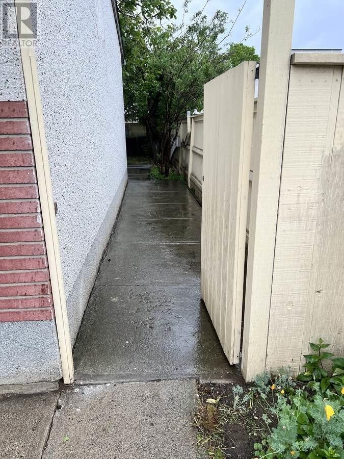 864 Lawson Avenue. Kelowna, British Columbia