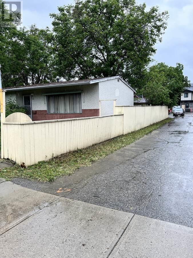 864 Lawson Avenue. Kelowna, British Columbia