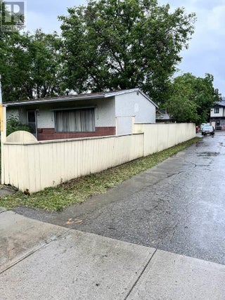 864 Lawson Avenue. Kelowna, British Columbia