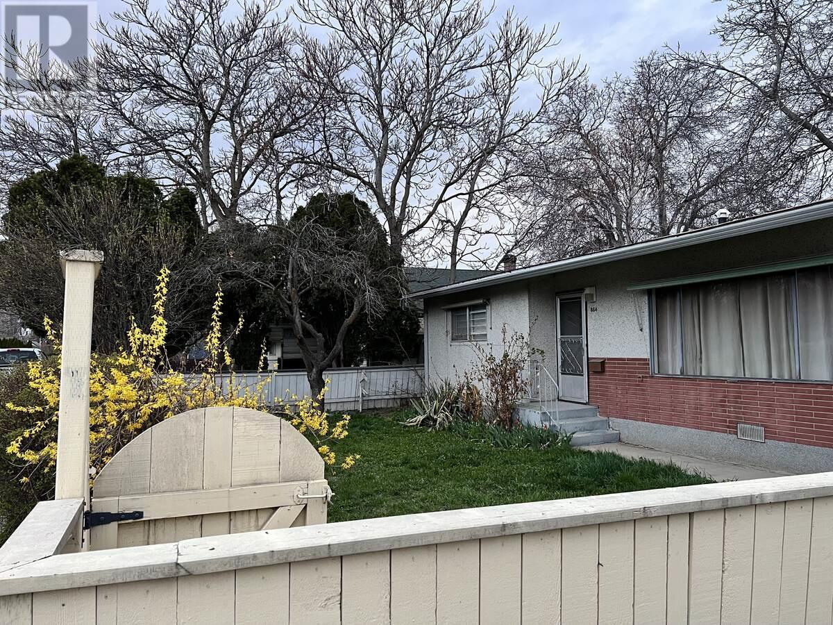 864 Lawson Avenue. Kelowna, British Columbia