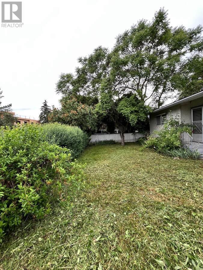 864 Lawson Avenue. Kelowna, British Columbia