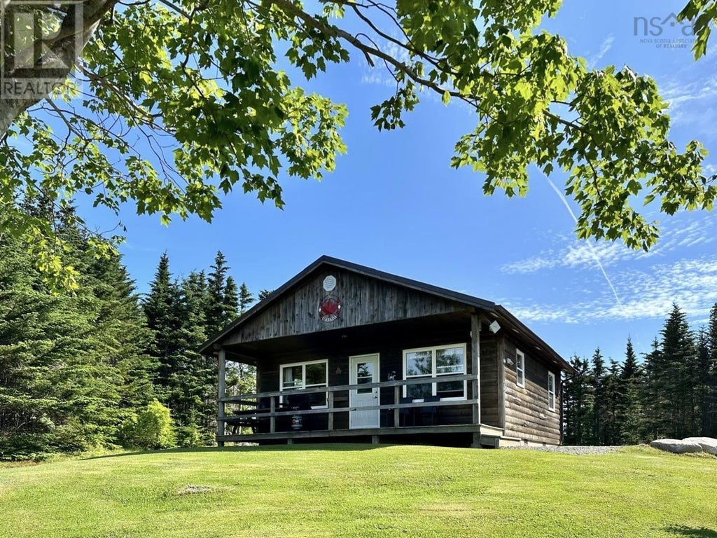 34 Eagle Valley Road, Upper Fox Island