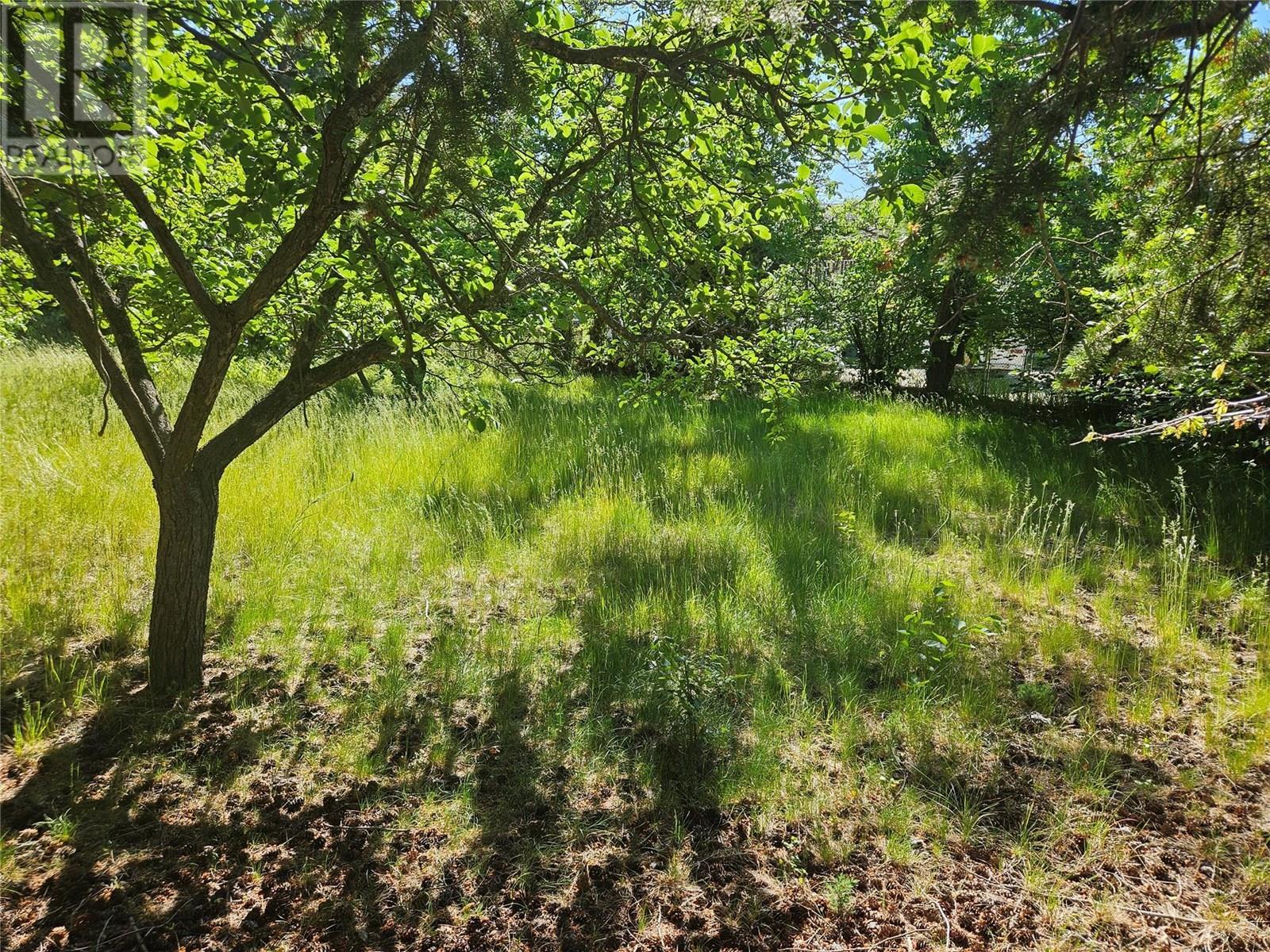 305 & 295 Clarissa Road. Kelowna, British Columbia