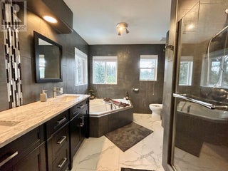 3911 Lakevale Place. Kelowna, British Columbia