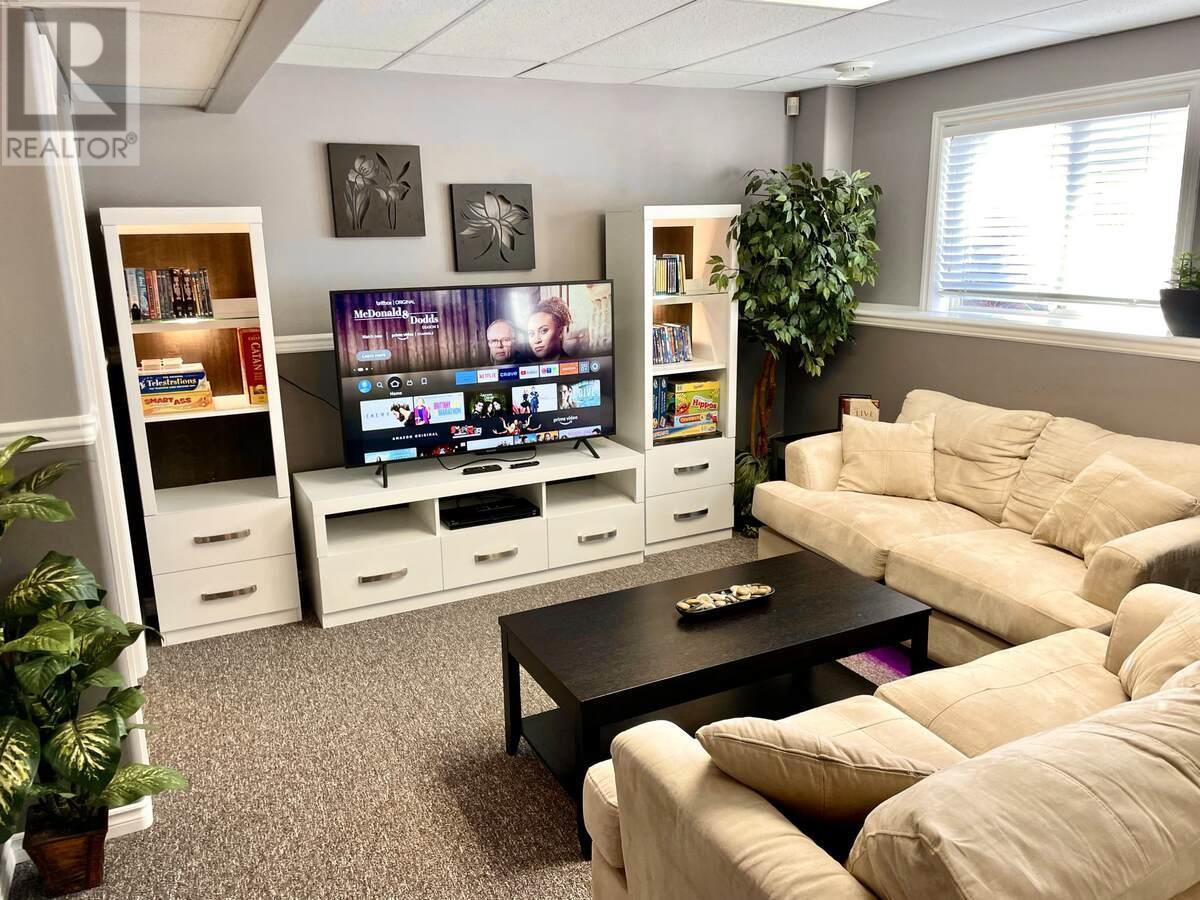 3911 Lakevale Place. Kelowna, British Columbia